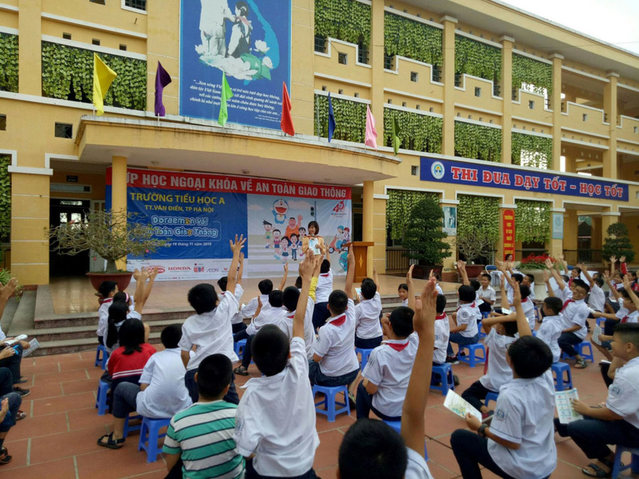 Hoạt động ngoại khóa về an toàn giao thông của học sinh Hà Nội