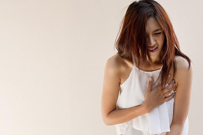 Mẹ chồng cấm tiệt không cho em nấu cơm, em lạnh người bắt gặp hành động lén lút của bà lúc nấu canh - Ảnh 2.