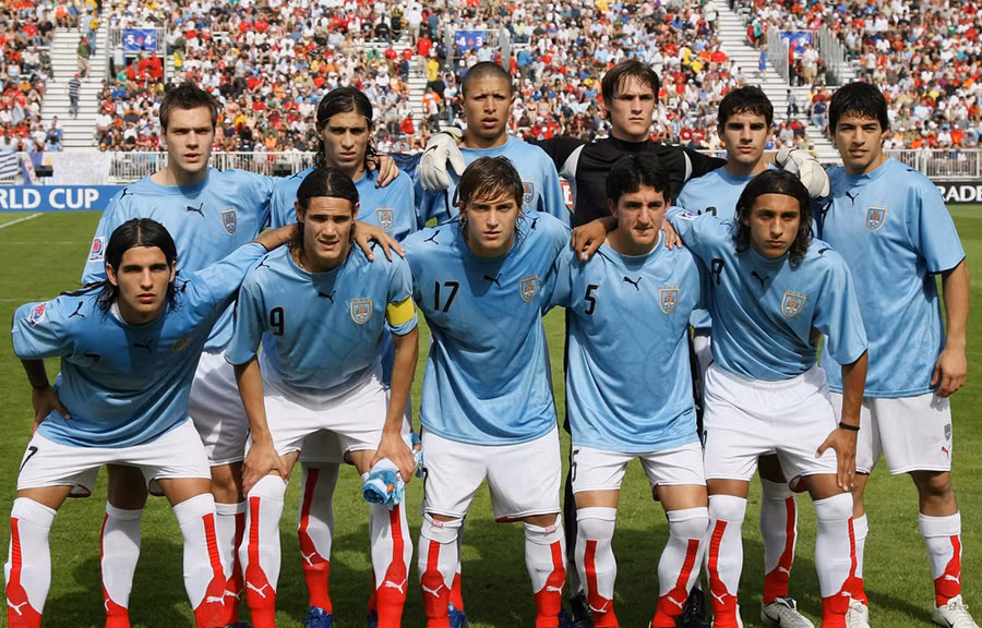 Cavani và Suarez trong đội hình U20 Uruguay dự VCK U20 World Cup năm 2007.