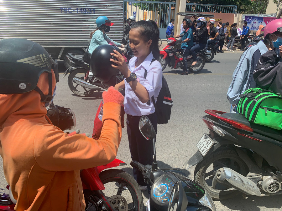 Thí sinh Ngọc Trâm tự tin với môn Hóa. Thí sinh Ngọc Trâm tự tin với môn Hóa.