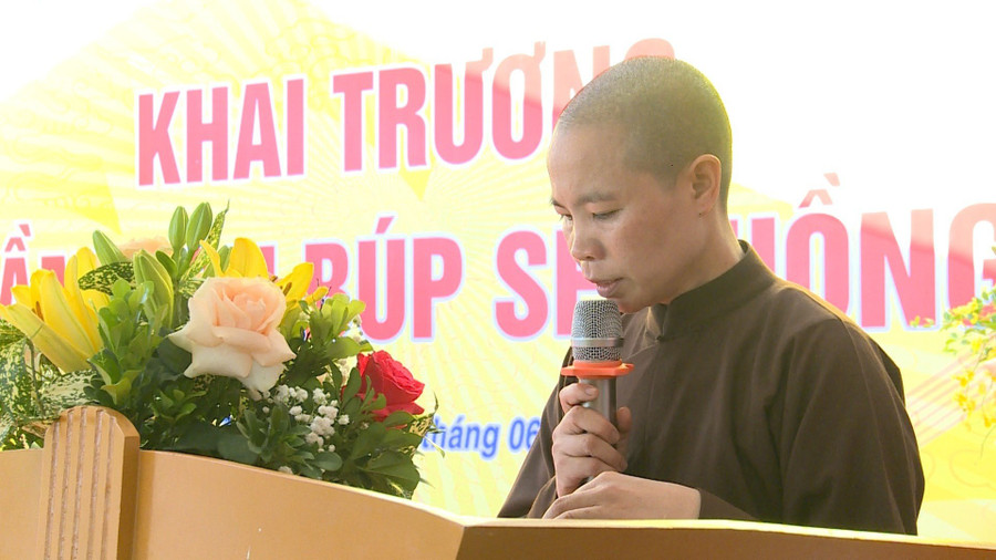 Sư cô Thích Đàm Ngoan, Trụ trì chùa Hồi Long, Giám đốc Trung tâm từ thiện xã hội chùa Hồi Long. (Ảnh: NT).