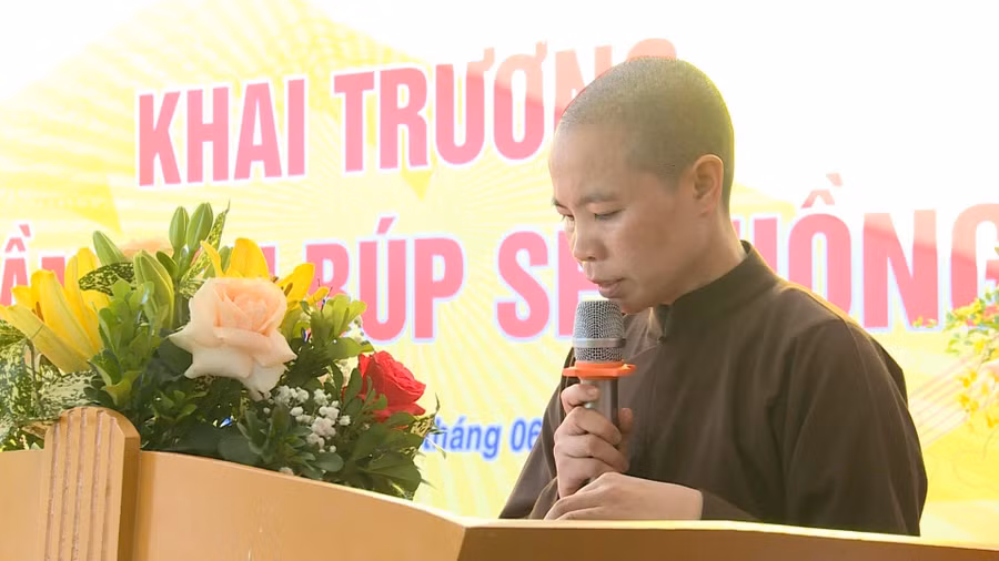 Sư cô Thích Đàm Ngoan, Trụ trì chùa Hồi Long, Giám đốc Trung tâm từ thiện xã hội chùa Hồi Long. (Ảnh: NT).