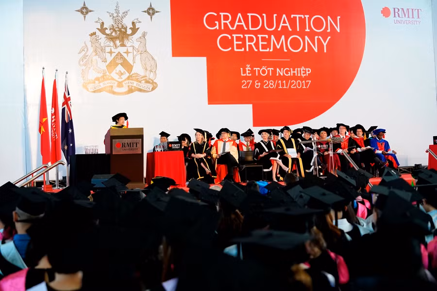 Quang cảnh lễ tốt nghiệp