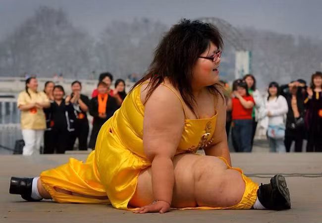 Đừng tưởng chị béo mà chị không khéo nhé! 