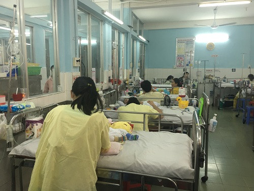 Trẻ đang điều trị tại khoa Hô hấp BV Nhi Đồng 1 Trẻ đang điều trị tại khoa Hô hấp BV Nhi Đồng 1