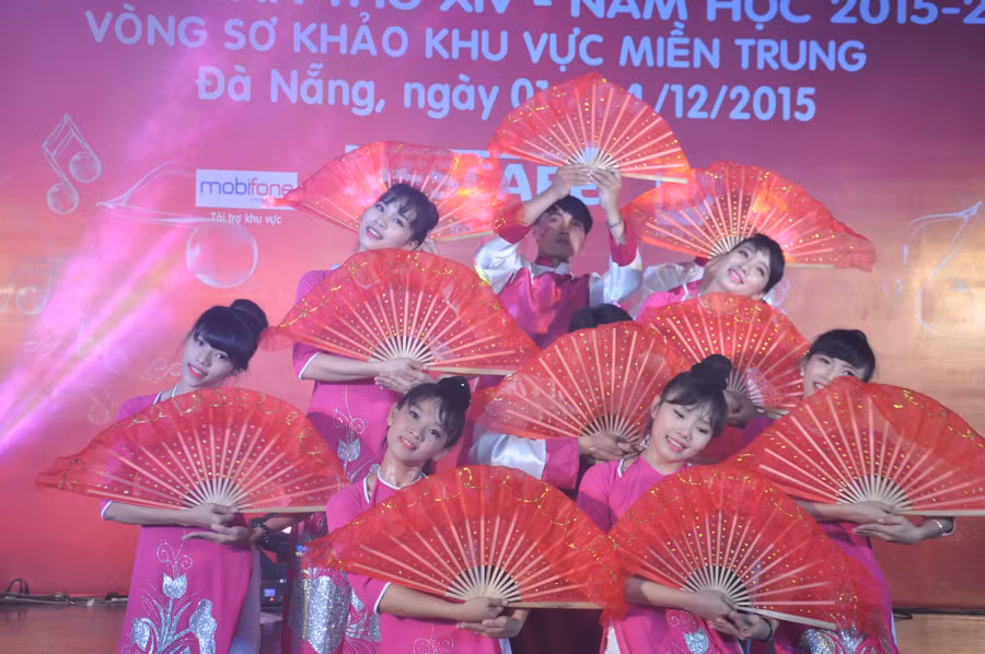 Sinh viên miền Trung thắp lửa lời ca yêu quê hương, đất nước