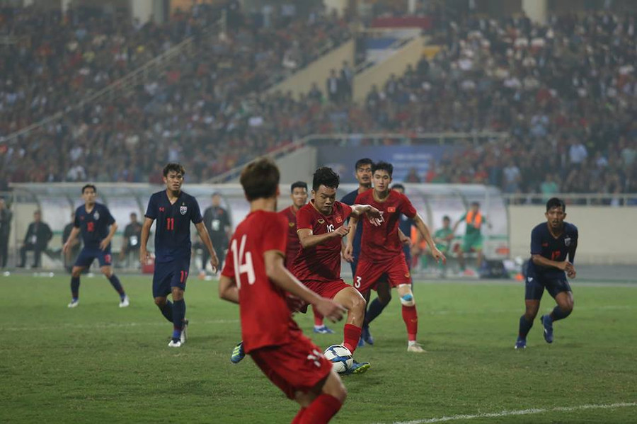 Cận cảnh pha ghi bàn của Thành Chung.