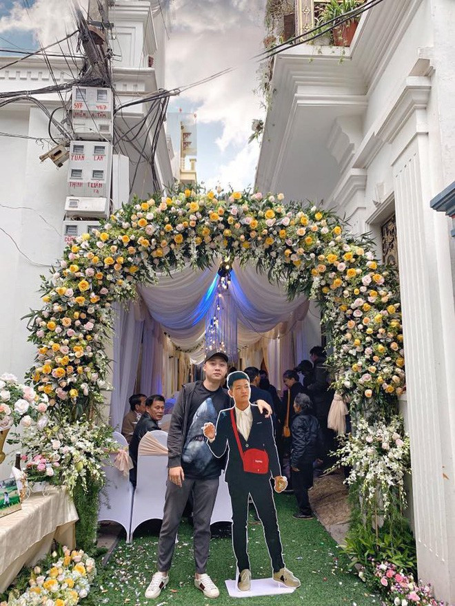 Chẳng mất phong bì, đây là cách thanh niên xuất hiện ấn tượng ở hôn lễ bạn thân ảnh 2 Chẳng mất phong bì, đây là cách thanh niên xuất hiện ấn tượng ở hôn lễ bạn thân ảnh 2