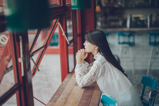 Mời người yêu cũ dự đám cưới, cô gái không ngờ bị "trả đũa" trước hàng trăm quan khách