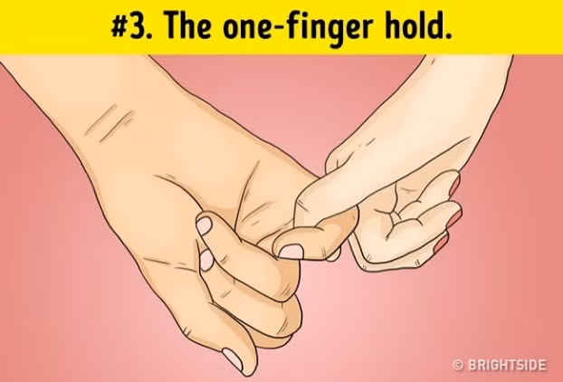Cách nắm tay tiết lộ điều gì về tình yêu của hai bạn? 2