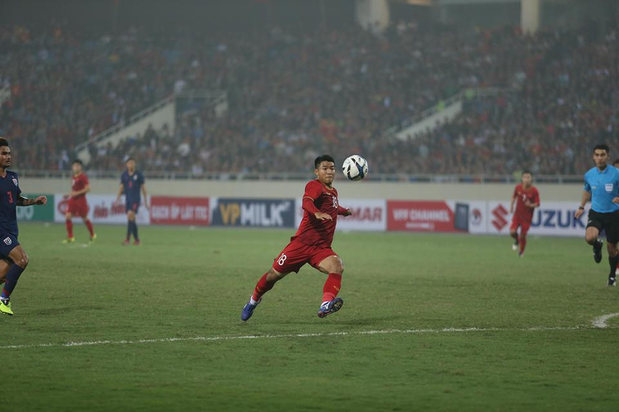 Hà Đức Chinh ghi bàn thắng mở tỷ số cho U23 Việt Nam.