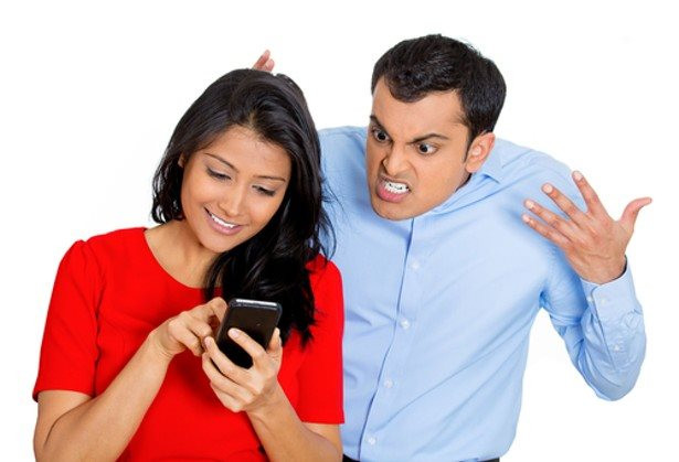 Điều đau đớn đối với đàn ông là họ dễ tưởng tượng ra nhiều cái, nhất là hình ảnh vợ đang trong vòng tay kẻ khác.