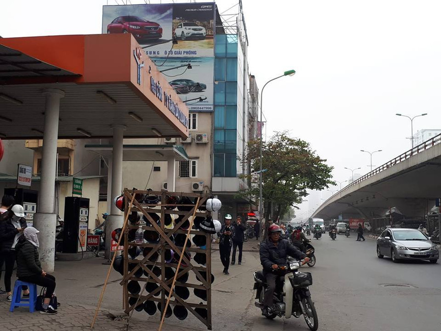 Nhiều cây xăng Hà Nội báo hết hàng, ngừng bán xăng RON 95 ảnh 2 Nhiều cây xăng Hà Nội báo hết hàng, ngừng bán xăng RON 95