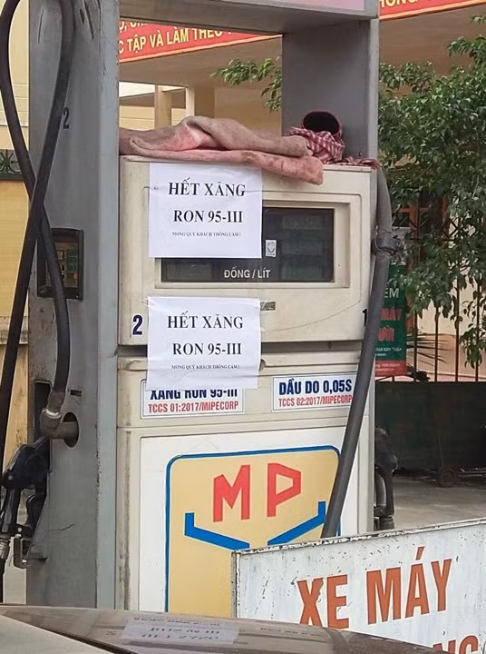 Nhiều cây xăng Hà Nội báo hết hàng, ngừng bán xăng RON 95 ảnh 1 Nhiều cây xăng Hà Nội báo hết hàng, ngừng bán xăng RON 95