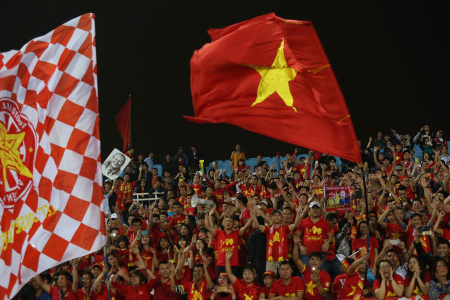 Niềm vui chiến thắng vỡ òa của người hâm mộ.