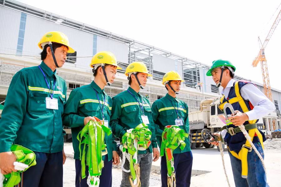 Công nhân cần được huấn luyện đầy đủ về an toàn lao động