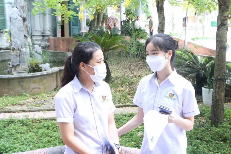 Thí sinh dự thi tốt nghiệp THPT năm 2022 tại điểm thi Trường THPT Nguyễn Khuyến - TP Nam Định.