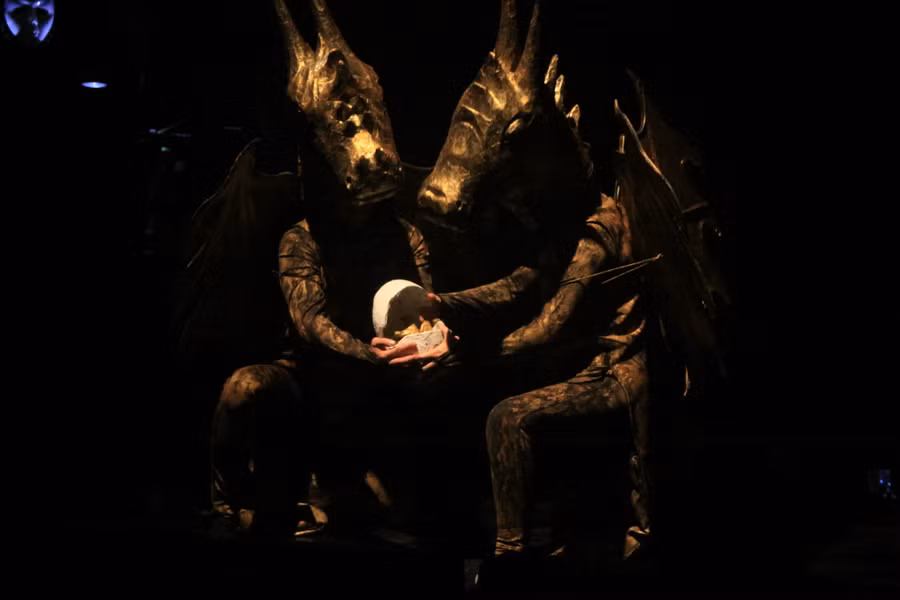 Vở rối nước "Mơ Rồng" đề cập đến nhiều vấn đề thời sự. Ảnh: Bình Thanh.