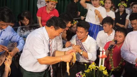 Lưu học sinh Lào, Thái Lan vui tết cổ truyền trên đất Nghệ