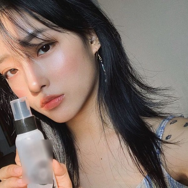 10 bước giúp lớp trang điểm không trôi dẫu mồ hôi đầm đìa ảnh 6 mo hoi dam dia nhung lop trang diem van nguyen xi neu thuc hien 10 buoc sau - 8