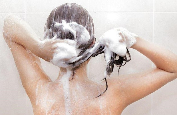 4 sai lầm khi gội đầu cần phải sửa ngay nếu không muốn mái tóc cứ mãi hư tổn - Ảnh 2.