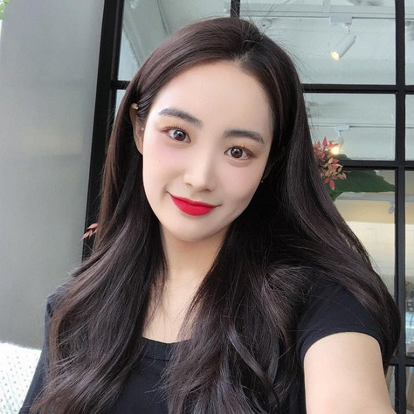 10 bước giúp lớp trang điểm không trôi dẫu mồ hôi đầm đìa ảnh 3 mo hoi dam dia nhung lop trang diem van nguyen xi neu thuc hien 10 buoc sau - 4