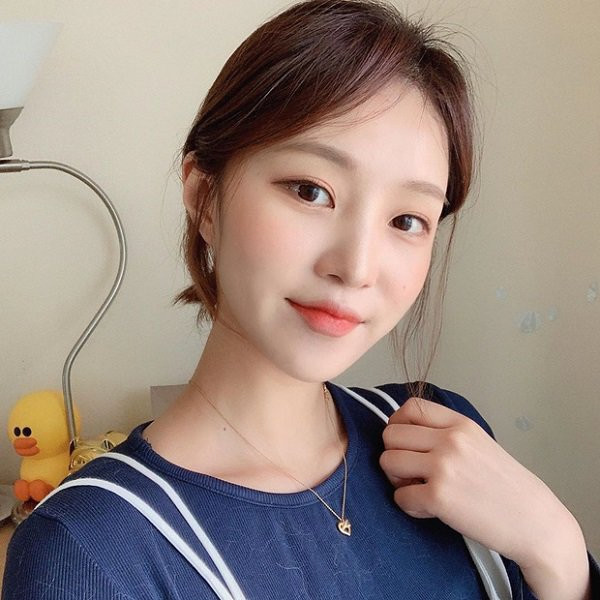 10 bước giúp lớp trang điểm không trôi dẫu mồ hôi đầm đìa ảnh 5 mo hoi dam dia nhung lop trang diem van nguyen xi neu thuc hien 10 buoc sau - 6