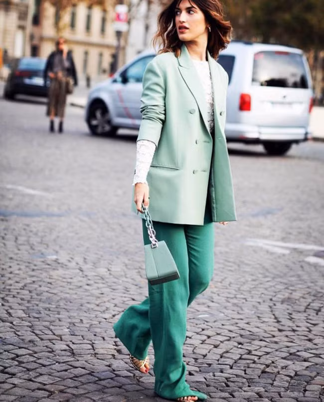 4 loại trang phục cực hợp với giai đoạn chuyển mùa, chị em hãy nhớ để không rơi vào tình trạng chẳng có gì để mặc - Ảnh 3.