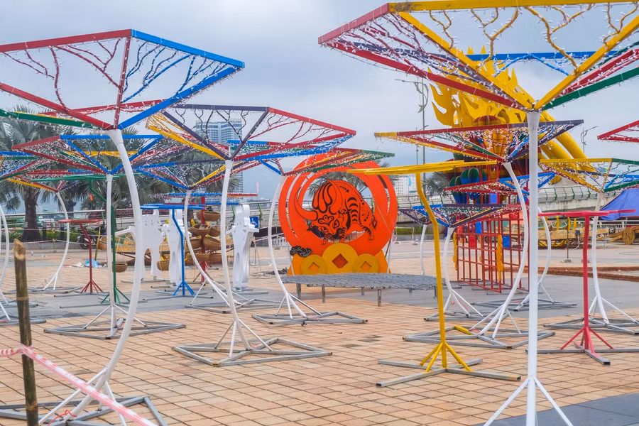 Có 15 vị trí được trang trí hoa.