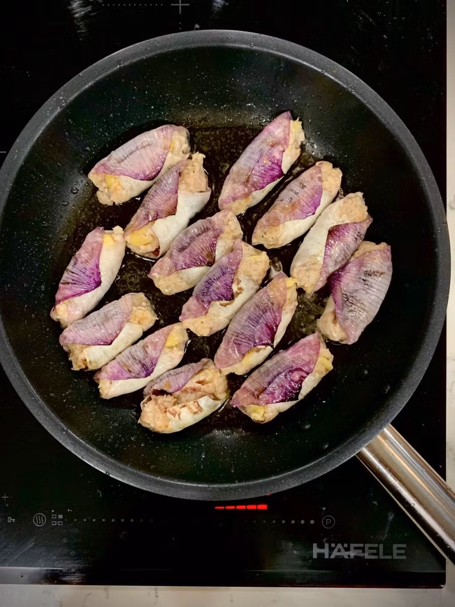 Thơm lừng chả lươn cuốn cánh hoa sen - món ngon lạ miệng mùa hè ảnh 5