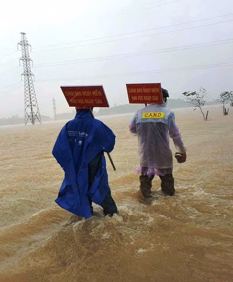 Hà Tĩnh: Mưa lớn, nhiều nơi bị cô lập, 1 người bị lũ cuốn trôi ảnh 1