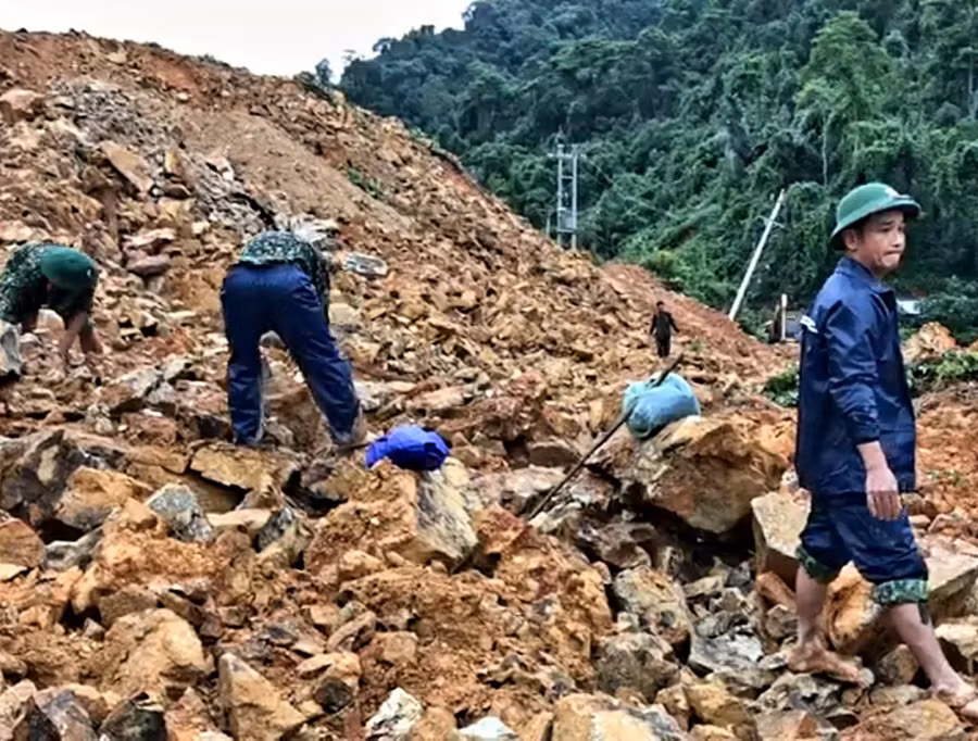 Hiện trường tìm kiếm các nạn nhân mất tích tại Rào Trăng 3.