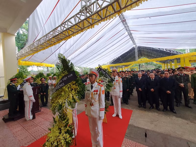 Tổ chức trọng thể Lễ viếng, truy điệu 13 cán bộ, chiến sĩ hy sinh trong vụ sạt lở thủy điện Rào Trăng 3 ảnh 3