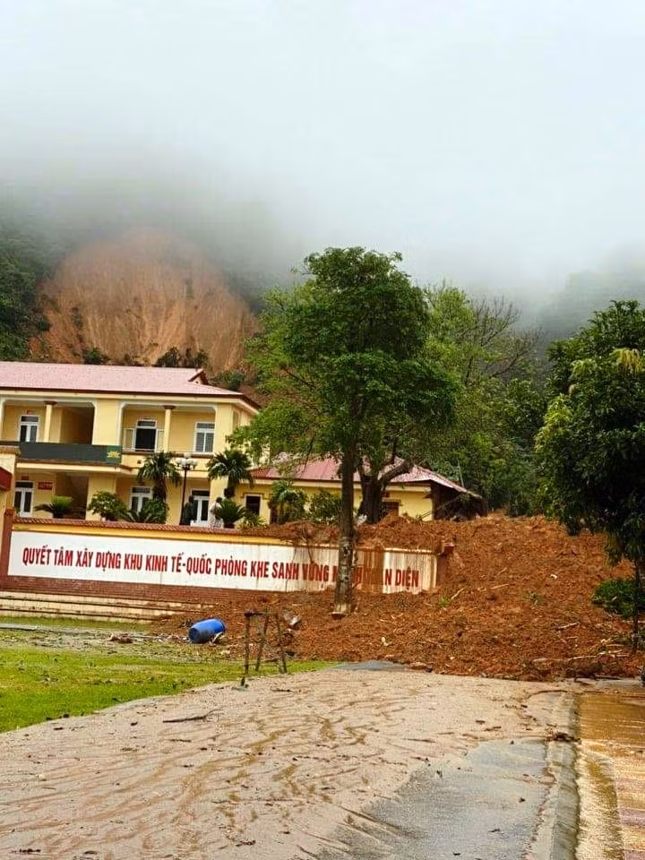 Đất lấp khu vực nhà của Sư đoàn 337