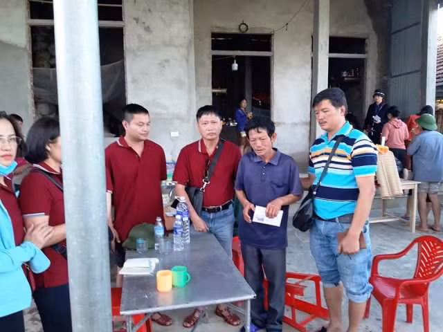 Các đoàn thiện nguyện đã đến thăm, chia sẻ nỗi đau mất mát với gia đình em Quân.