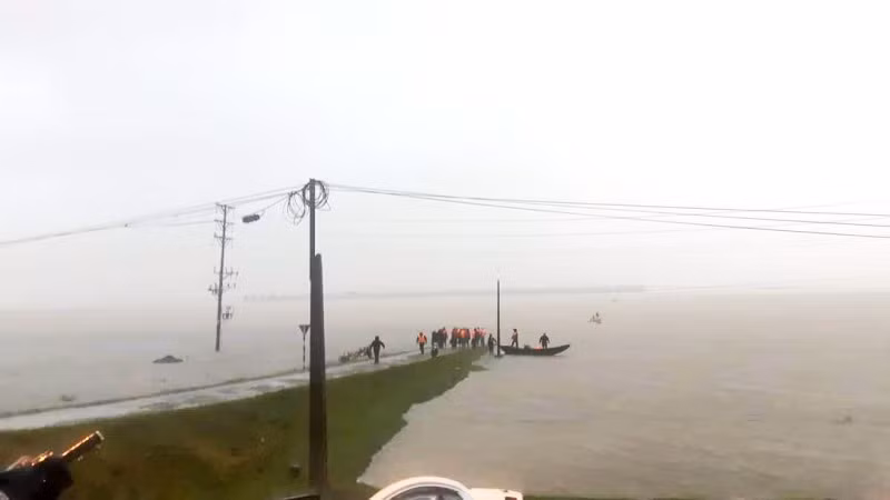 Hà Tĩnh đã hoàn toàn bị chia cắt.