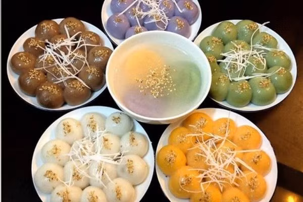 Bánh trôi, bánh chay ngũ sắc.