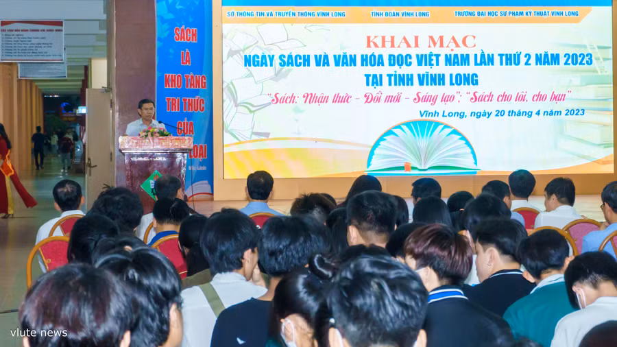 Quang cảnh lễ khai mạc Ngày Sách và Văn hóa đọc tại Vĩnh Long.