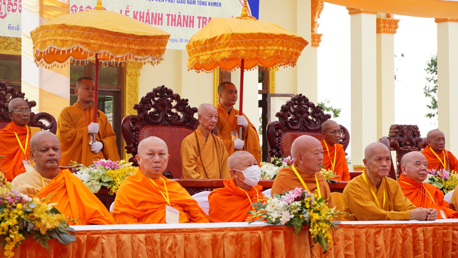 Đại lễ vinh dự được cung đón đức Đại lão Hòa thượng Thích Trí Quảng - Pháp chủ Hội đồng Chứng minh GHPGVN. Đại lễ vinh dự được cung đón đức Đại lão Hòa thượng Thích Trí Quảng - Pháp chủ Hội đồng Chứng minh GHPGVN.