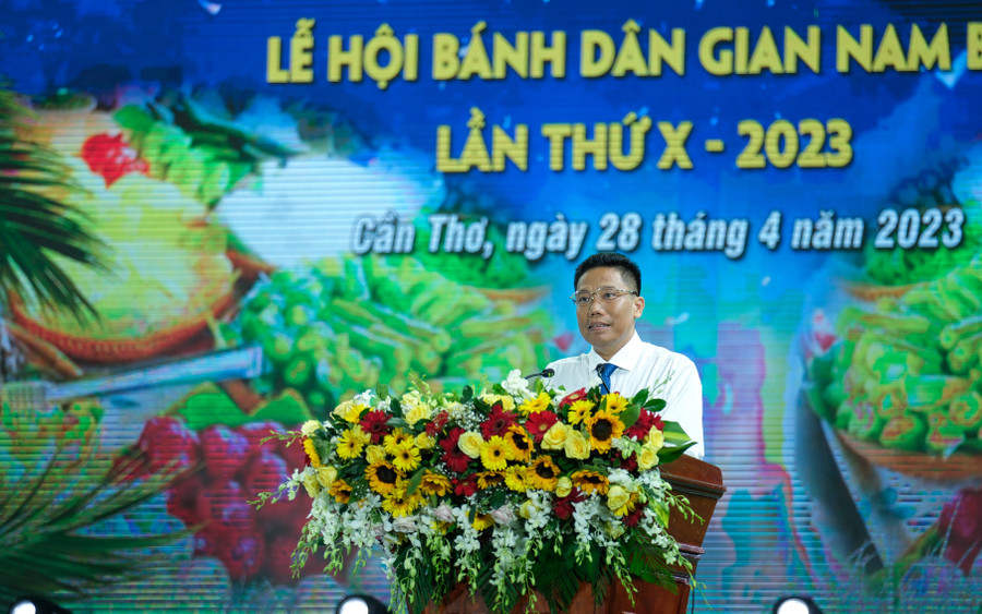 Ông Nguyễn Thực Hiện, Phó Chủ tịch UBND TP. Cần Thơ phát biểu khai mạc lễ hội. Ông Nguyễn Thực Hiện, Phó Chủ tịch UBND TP. Cần Thơ phát biểu khai mạc lễ hội.