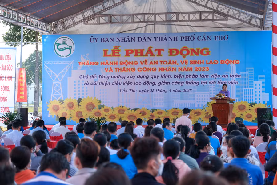 Quang cảnh buổi lễ phát động.