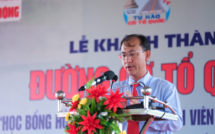 Ông Nguyễn Trung Nghĩa, Chủ tịch UBND huyện Phong Điền phát biểu tại buổi lễ. Ông Nguyễn Trung Nghĩa, Chủ tịch UBND huyện Phong Điền phát biểu tại buổi lễ.