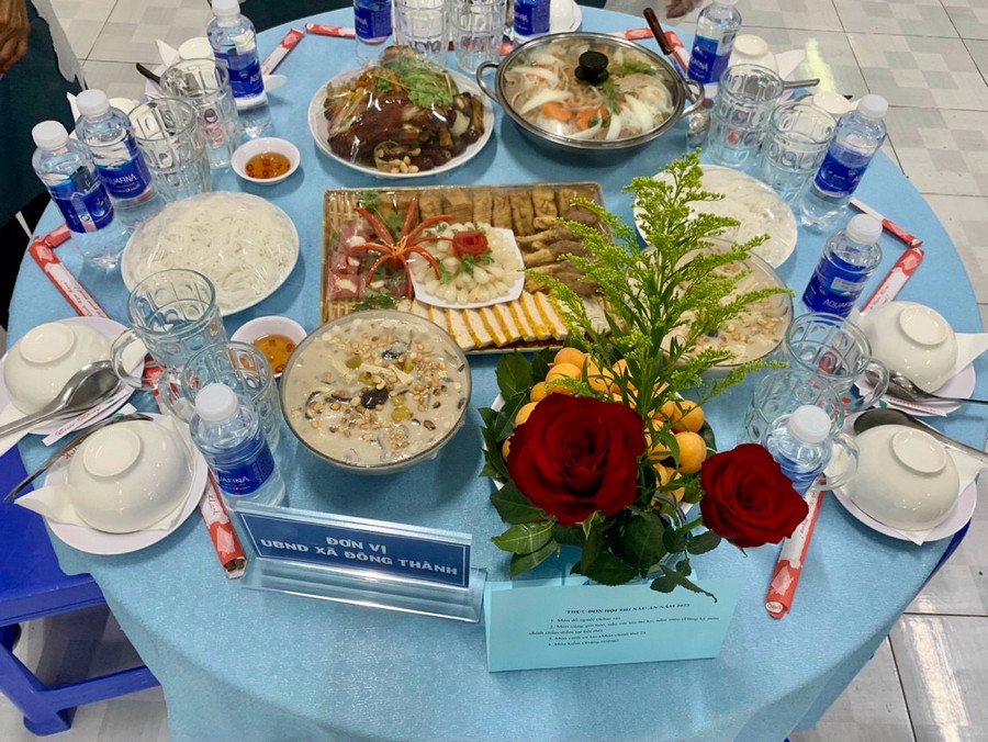 Một số món ăn được chế biến từ tàu hũ ky trong ngày lễ công nhận. Một số món ăn được chế biến từ tàu hũ ky trong ngày lễ công nhận.