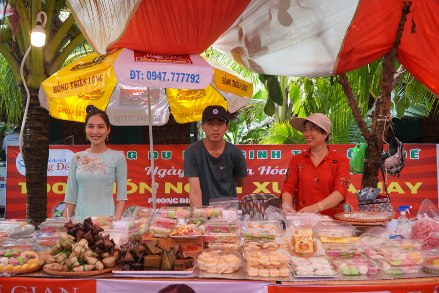 Cần Thơ vốn nổi tiếng với hàng trăm loại bánh dân gian đặc sắc. Cần Thơ vốn nổi tiếng với hàng trăm loại bánh dân gian đặc sắc.