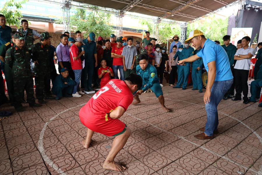 Các hoạt động vui Tết, hội thi tạo hình mang đậm chất văn hóa Khmer. Các hoạt động vui Tết, hội thi tạo hình mang đậm chất văn hóa Khmer.