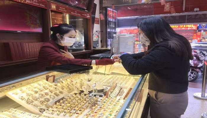 Giá vàng cuối tuần giảm nhẹ 150.000 đồng/lượng