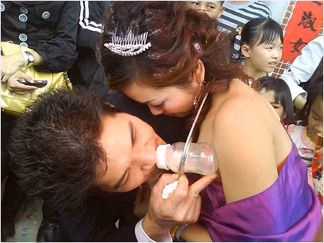 Hành động khó đỡ của người châu Á