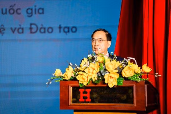 TS Phạm Văn Tác - Cục trưởng Cục Khoa học Công nghệ và đào tạo Bộ Y tế phát biểu tại buổi lễ.