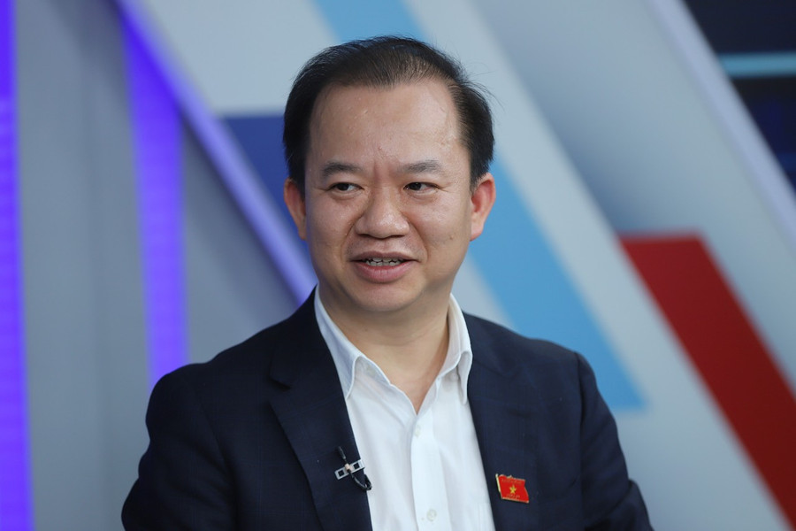 PGS.TS Bùi Hoài Sơn- Ủy viên Thường trực Ủy ban Văn hóa, Giáo dục của Quốc hội. PGS.TS Bùi Hoài Sơn- Ủy viên Thường trực Ủy ban Văn hóa, Giáo dục của Quốc hội.