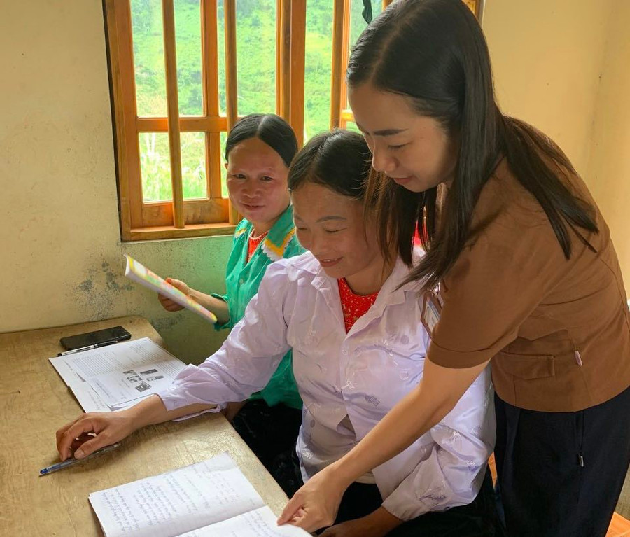 Lớp học xoá mù chữ được triển khai tại huyện Pác Nặm nhận được sự quan tâm tham gia của đông đảo bà con là đồng bào DTTS.